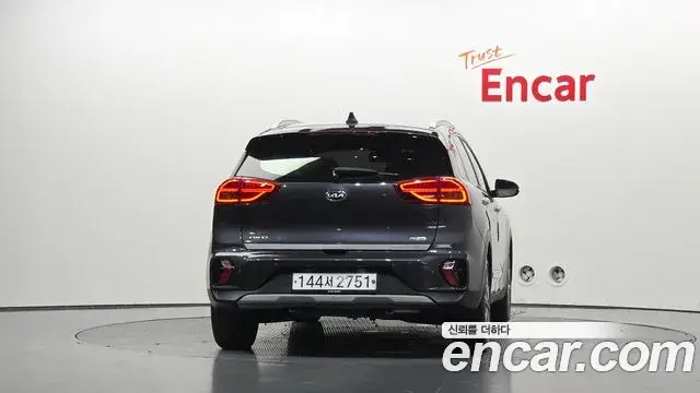 Kia Niro 2019 — Şəkil 24/30