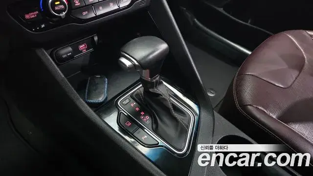 Kia Niro 2019 — Şəkil 19/30