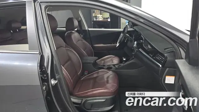 Kia Niro 2019 — Şəkil 29/30