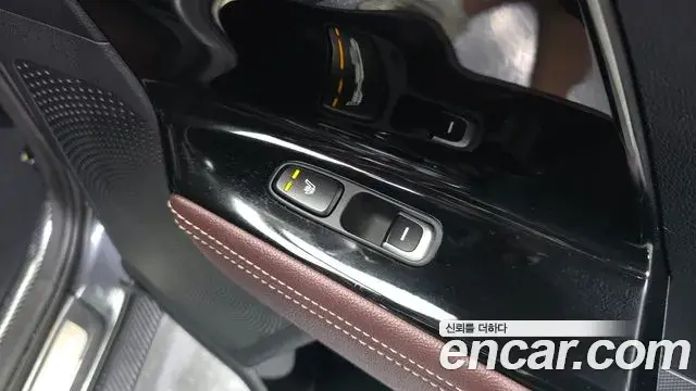 Kia Niro 2019 — Şəkil 25/30