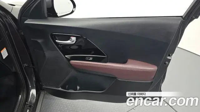 Kia Niro 2019 — Şəkil 11/30