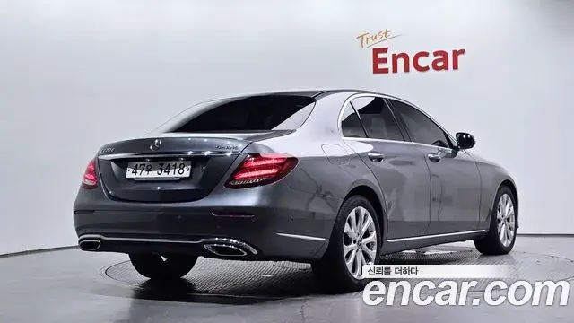 Mercedes-Benz E-Class 2019 — Фото 1/20