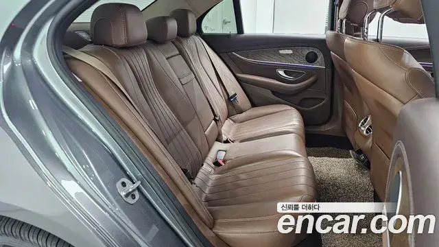 Mercedes-Benz E-Class 2019 — Фото 11/20