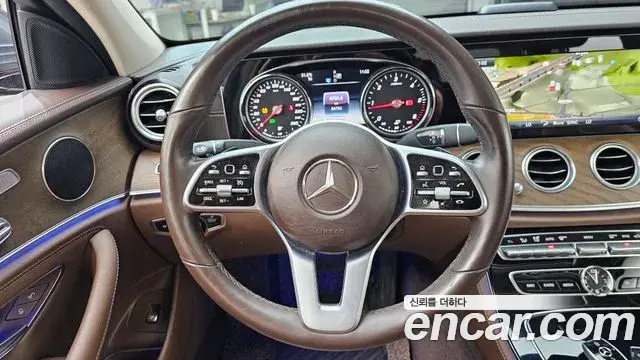 Mercedes-Benz E-Class 2019 — Фото 12/20