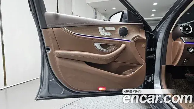 Mercedes-Benz E-Class 2019 — Şəkil 12/32