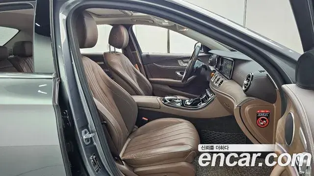 Mercedes-Benz E-Class 2019 — Şəkil 20/32