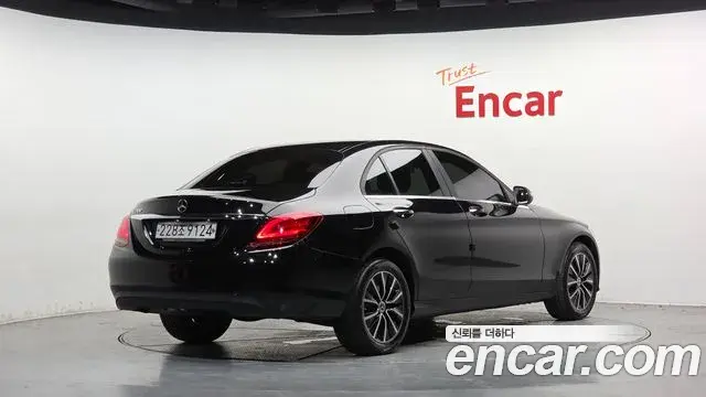 Mercedes-Benz C-Class 2019 — Photo 8/31