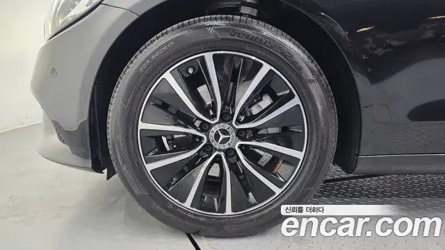 Mercedes-Benz C-Class 2019 — Photo 3/31