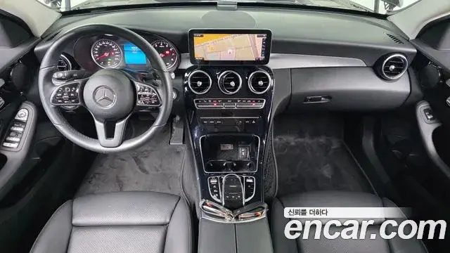 Mercedes-Benz C-Class 2019 — Photo 18/31
