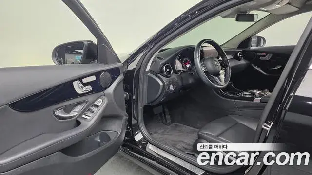 Mercedes-Benz C-Class 2019 — Photo 7/31