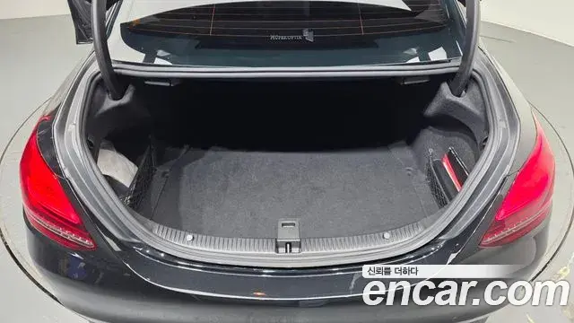 Mercedes-Benz C-Class 2019 — Photo 13/31