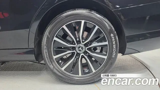 Mercedes-Benz C-Class 2019 — Photo 9/31