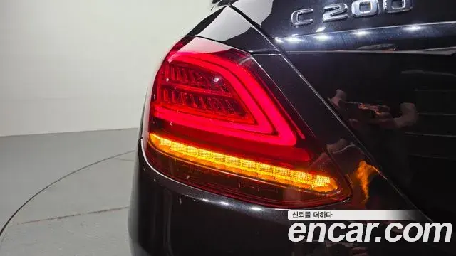 Mercedes-Benz C-Class 2019 — Photo 15/31