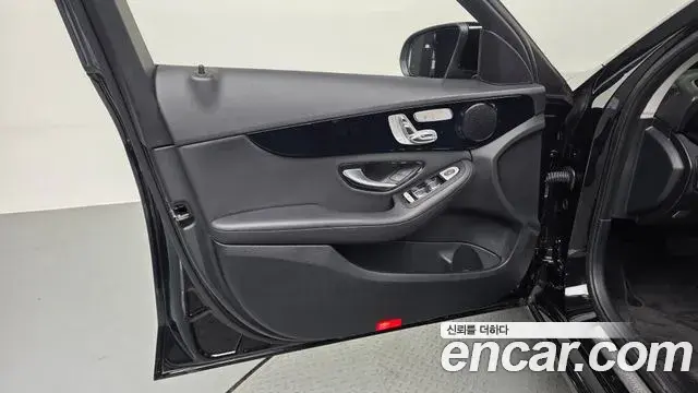 Mercedes-Benz C-Class 2019 — Photo 20/31