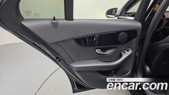 Mercedes-Benz C-Class 2019 — Photo 29/31