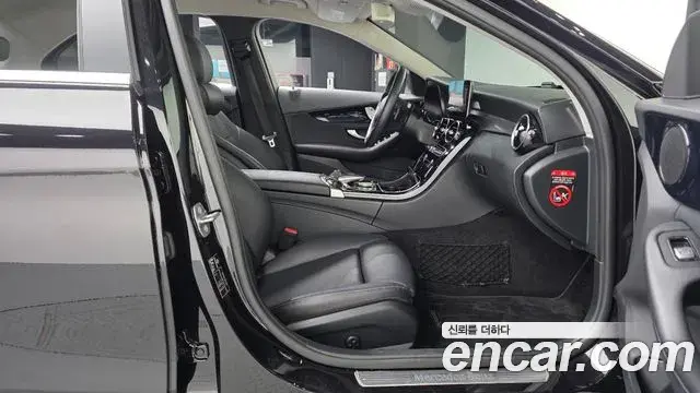 Mercedes-Benz C-Class 2019 — Photo 6/31