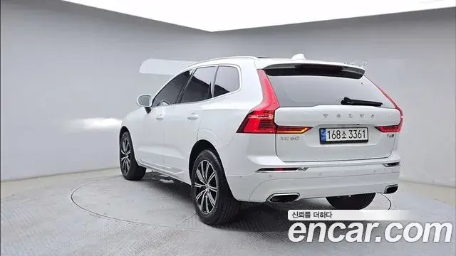 Volvo XC60 2019 — Şəkil 14/20