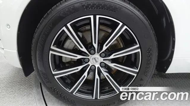Volvo XC60 2019 — Şəkil 5/20