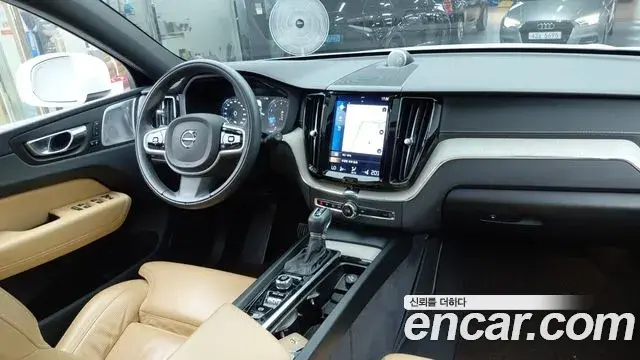 Volvo XC60 2019 — Şəkil 15/20