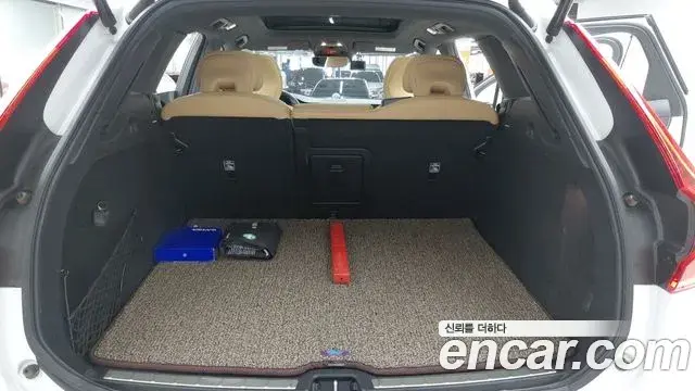 Volvo XC60 2019 — Şəkil 9/20