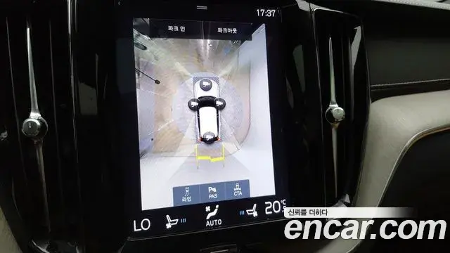 Volvo XC60 2019 — Şəkil 12/20
