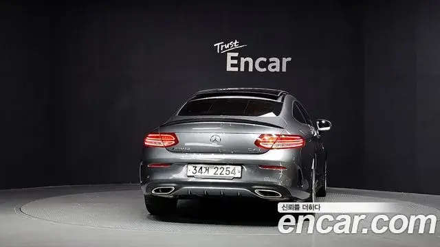 Mercedes-Benz C-Class 2018 — Photo 19/33