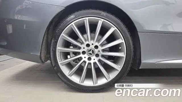 Mercedes-Benz C-Class 2018 — Photo 17/33