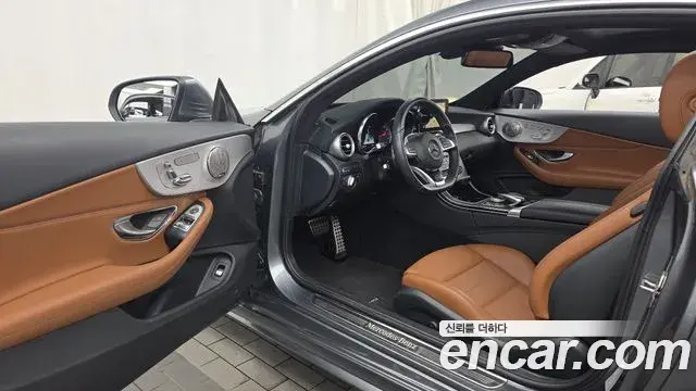 Mercedes-Benz C-Class 2018 — Photo 16/33