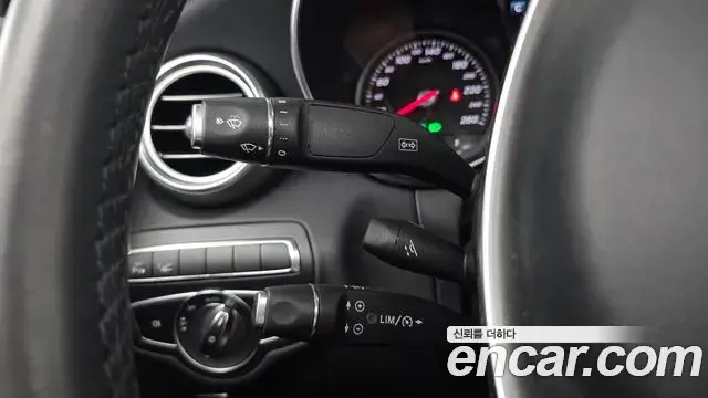 Mercedes-Benz C-Class 2018 — Photo 10/33