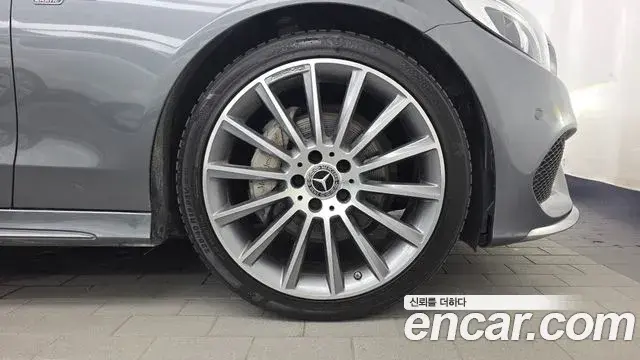 Mercedes-Benz C-Class 2018 — Photo 3/33
