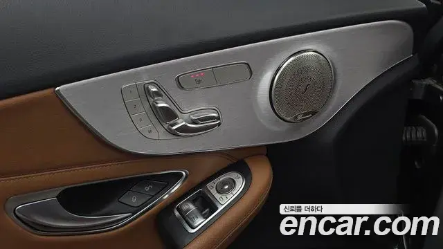 Mercedes-Benz C-Class 2018 — Photo 13/33