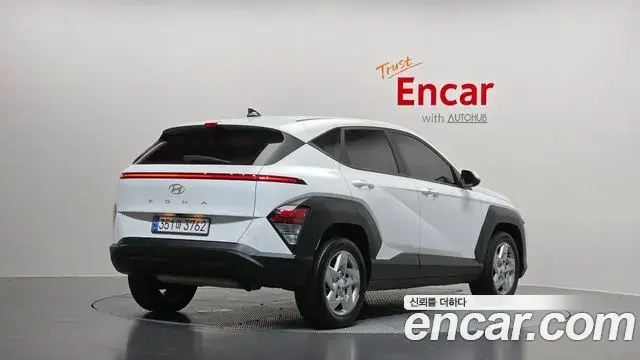 Hyundai Kona 2023 — Фото 1/20
