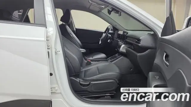 Hyundai Kona 2023 — Фото 10/20