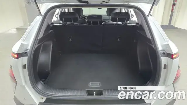 Hyundai Kona 2023 — Фото 15/20