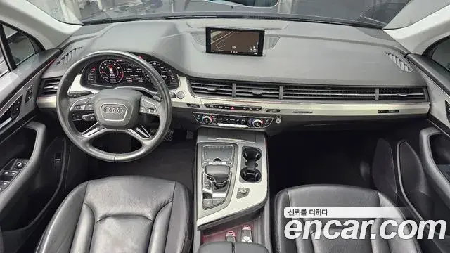 Audi Q7 2019 — Şəkil 8/31
