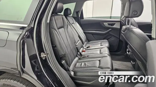 Audi Q7 2019 — Şəkil 31/31