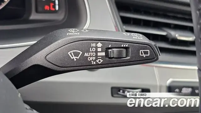 Audi Q7 2019 — Şəkil 24/31