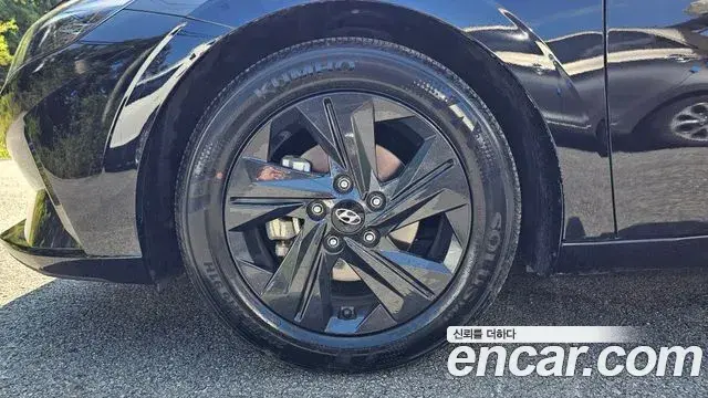 Hyundai The New Avante Hybrid 2023 — Photo 10/20