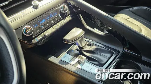 Hyundai The New Avante Hybrid 2023 — Photo 12/20
