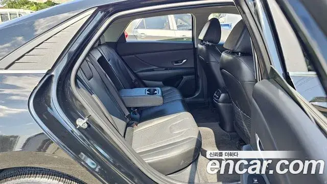 Hyundai The New Avante Hybrid 2023 — Photo 19/20
