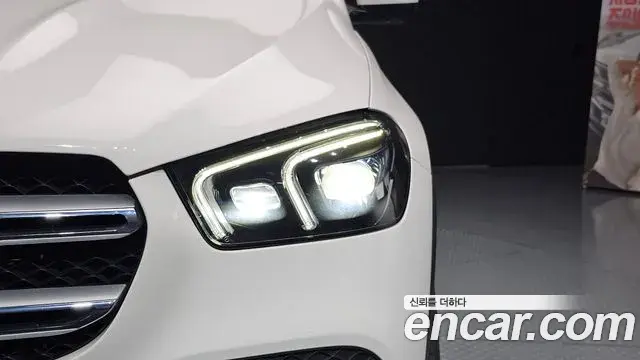 Mercedes-Benz GLE-Class 2021 — Photo 29/32
