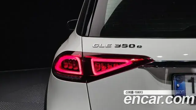 Mercedes-Benz GLE-Class 2021 — Photo 4/32