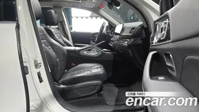 Mercedes-Benz GLE-Class 2021 — Photo 13/32