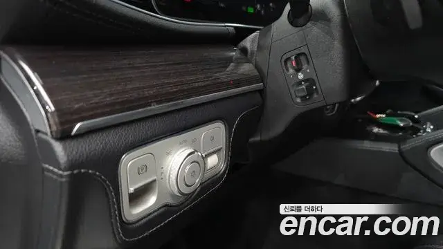 Mercedes-Benz GLE-Class 2021 — Photo 32/32