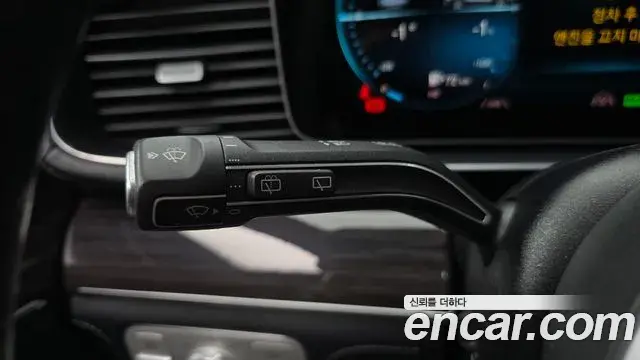 Mercedes-Benz GLE-Class 2021 — Photo 23/32