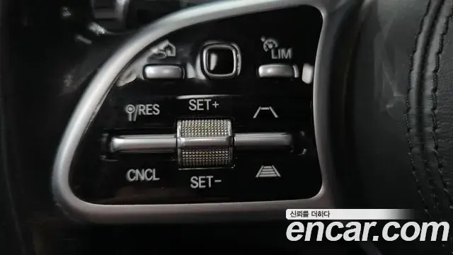 Mercedes-Benz GLE-Class 2021 — Photo 24/32