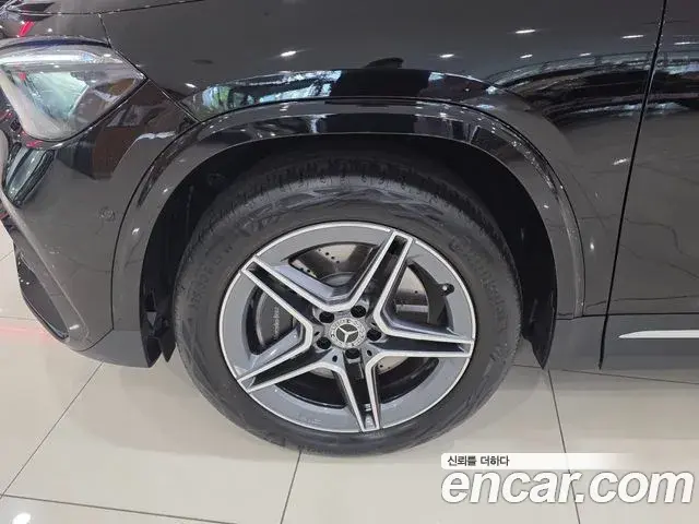 Mercedes-Benz GLA-Class 2025 — Фото 4/18