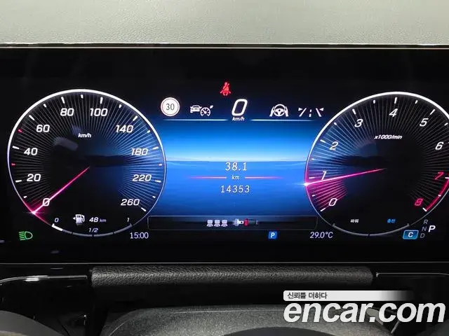 Mercedes-Benz GLA-Class 2025 — Фото 7/18