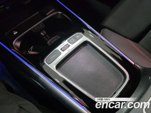 Mercedes-Benz GLA-Class 2025 — Фото 8/18