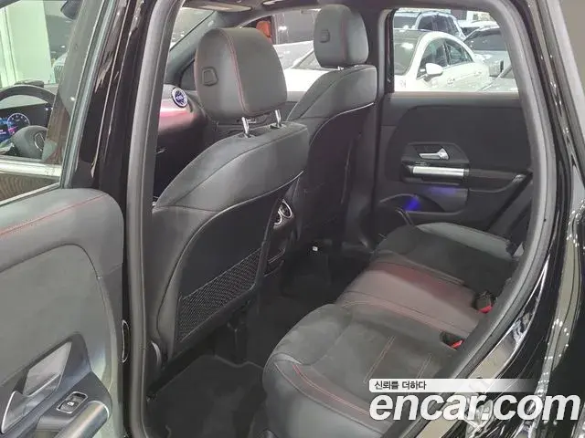 Mercedes-Benz GLA-Class 2025 — Фото 12/18